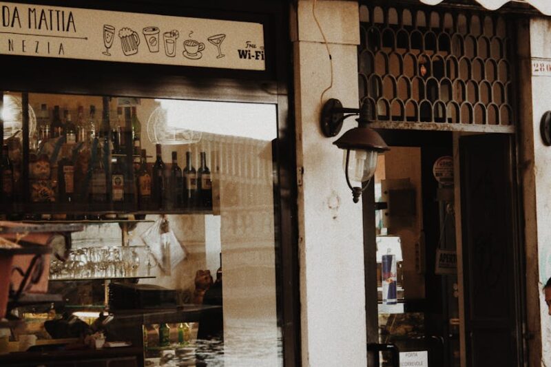 Digitale Nomaden Gids voor Pattaya’s Nachtleven: Bars met Goed Wi-Fi Vinden