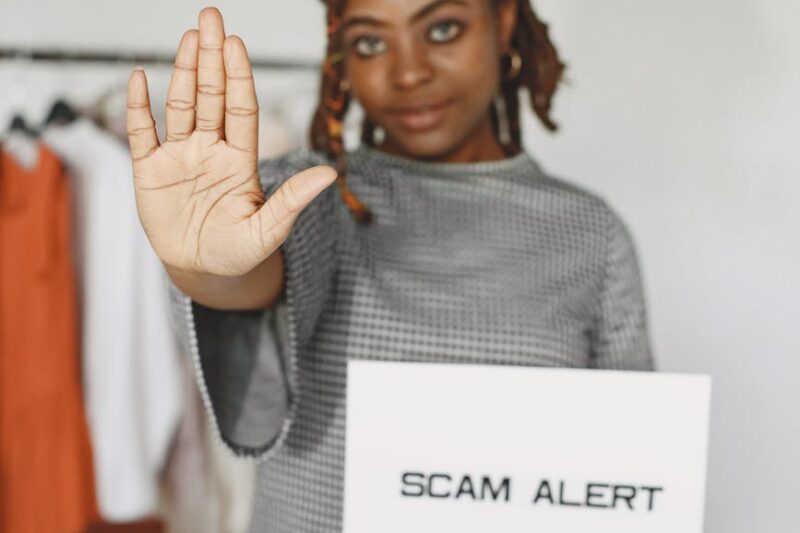 How to Avoid Common Scams on Walking Street Pattaya: A Survival Guide